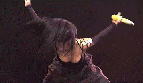 Tarja Turunen headbanging